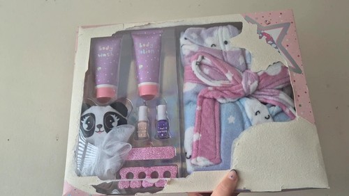 New girls spa gift set - new,